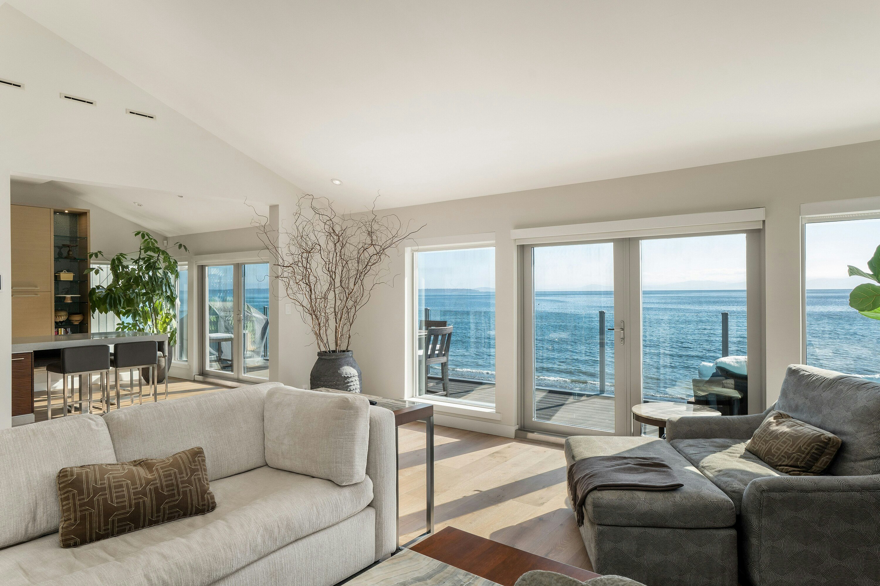 5039 Cordova Bay Road, Saanich, BC, V8Y 2K1