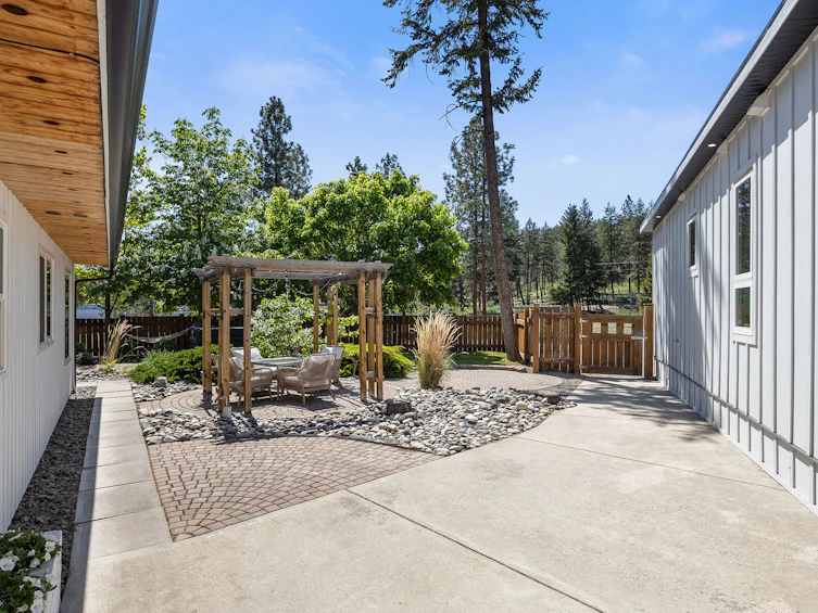 Units 1 & 2-1018 West Kelowna Road, West Kelowna, BC, V1Z 3B7 - 44