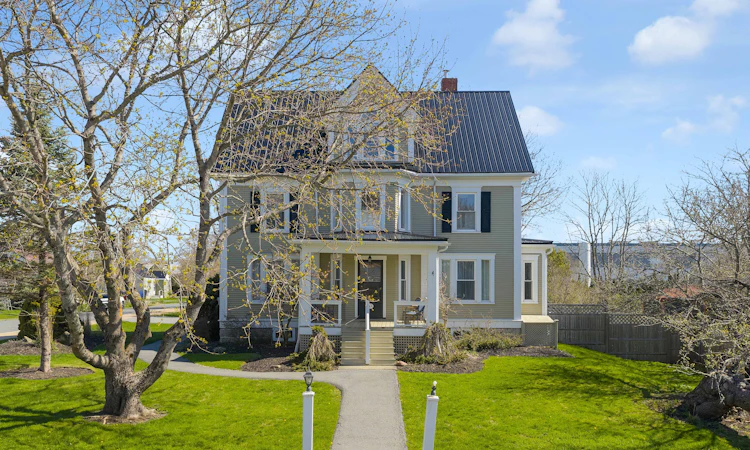 364 Montague