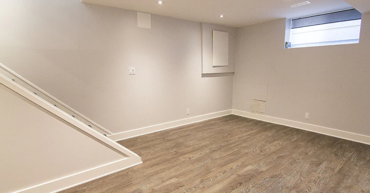 Main-900 Manning Avenue, Toronto, ON, M6G 2X4 - 14