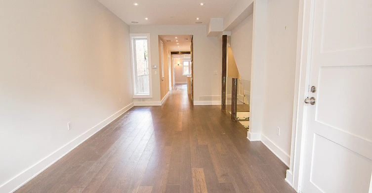 Main-900 Manning Avenue, Toronto, ON, M6G 2X4 - 7
