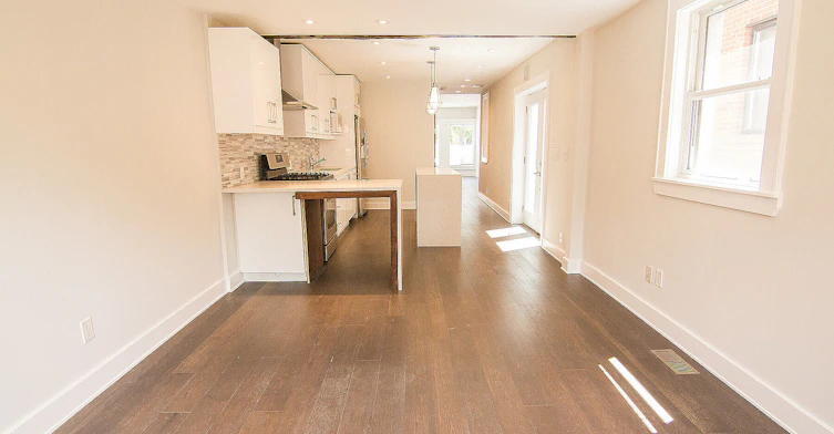 Main-900 Manning Avenue, Toronto, ON, M6G 2X4 - 2