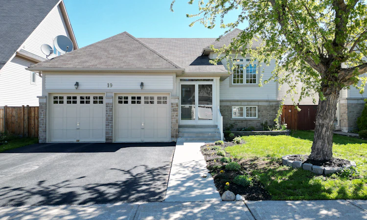 19 Grand Poplar Lane