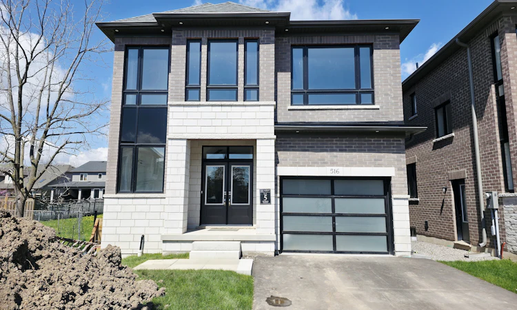 516 Markay Common