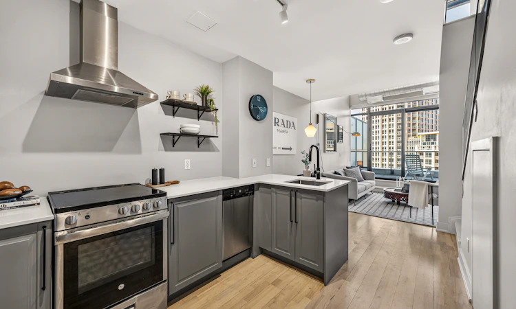 614-637 Lake Shore Boulevard W