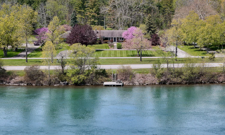 9317 Niagara River Pkwy