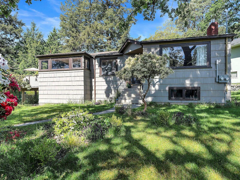 3580 Doncaster Drive, Saanich BC V8P 3W3