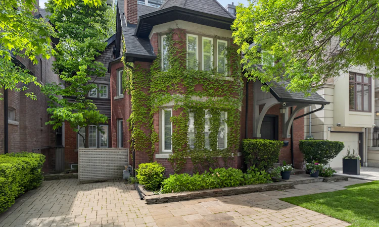 70 Oriole Road