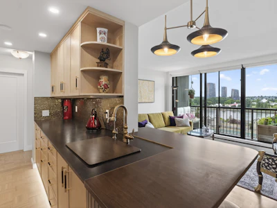 407-1330 Harwood Street - 4