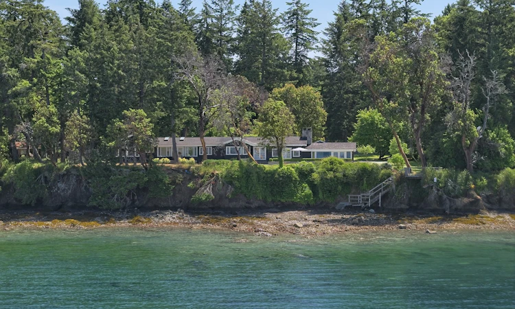 123 Swan Point Road