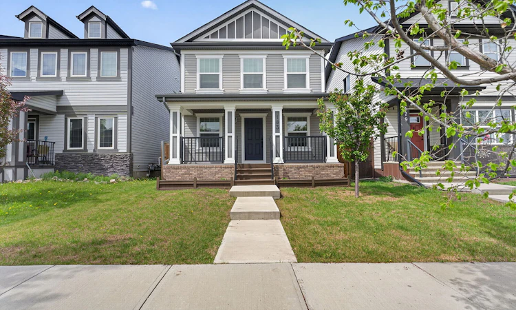 183 Copperpond Street SE