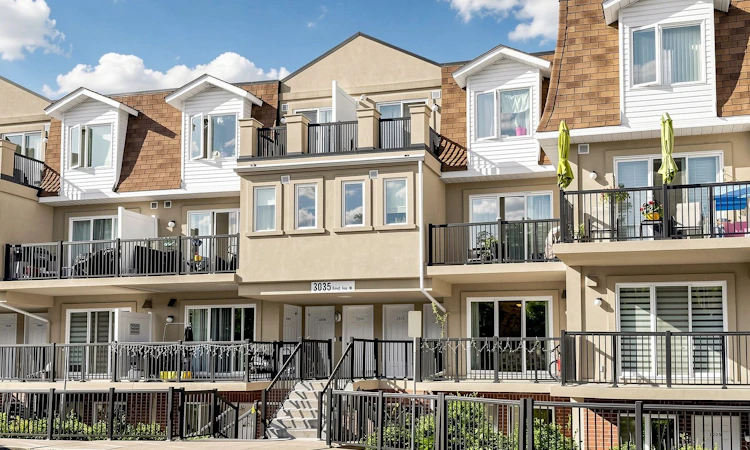 2012-3035 Finch Avenue W