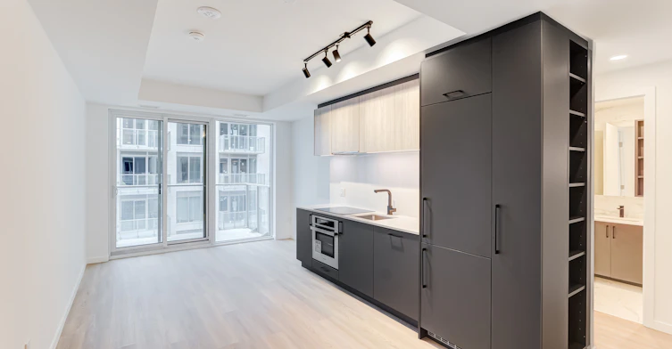 429-689 The Queensway, Toronto, ON, M8Y 1L1