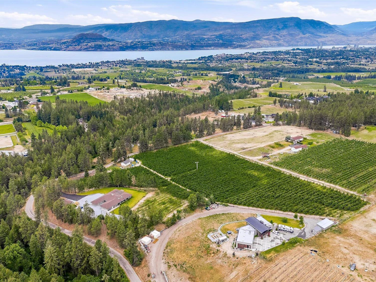 4235 Todd Road, Kelowna, BC, V1W 4B8 - 4