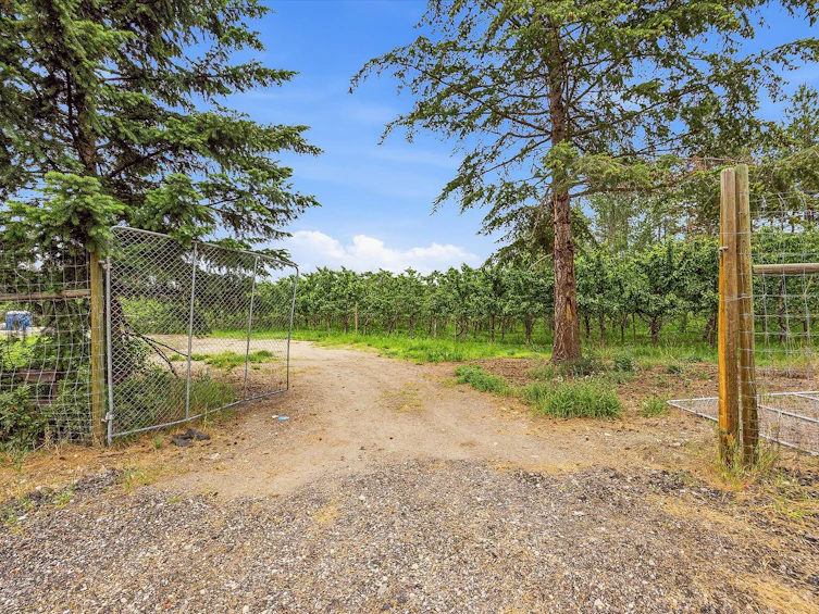 4235 Todd Road, Kelowna, BC, V1W 4B8 - 35