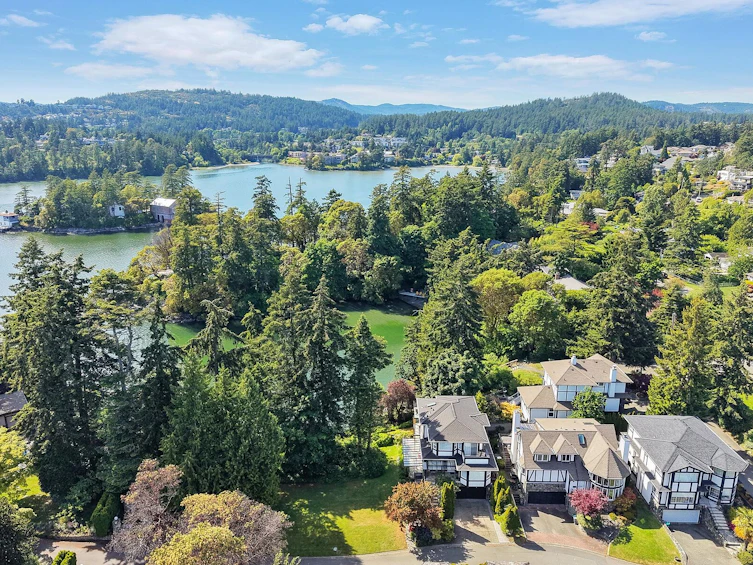 10 Governors Point Road, View Royal, BC, V9B 5L8 - 5