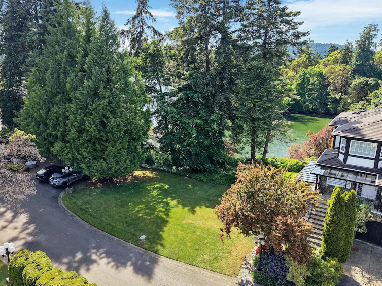10 Governors Point Road, View Royal, BC, V9B 5L8 - 2