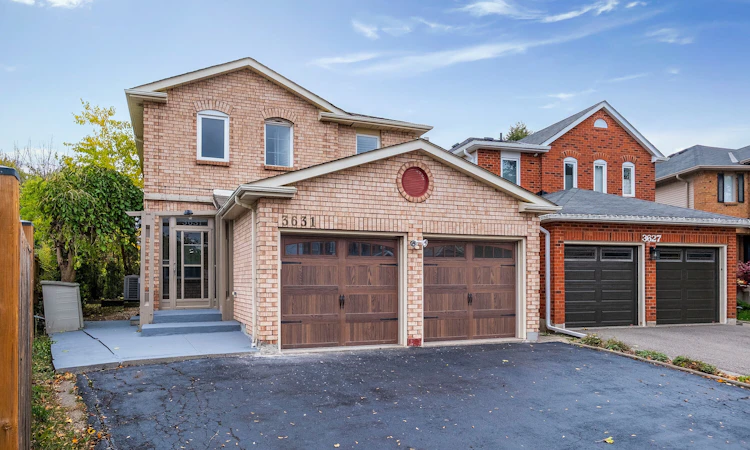 3631 Cherrington Crescent