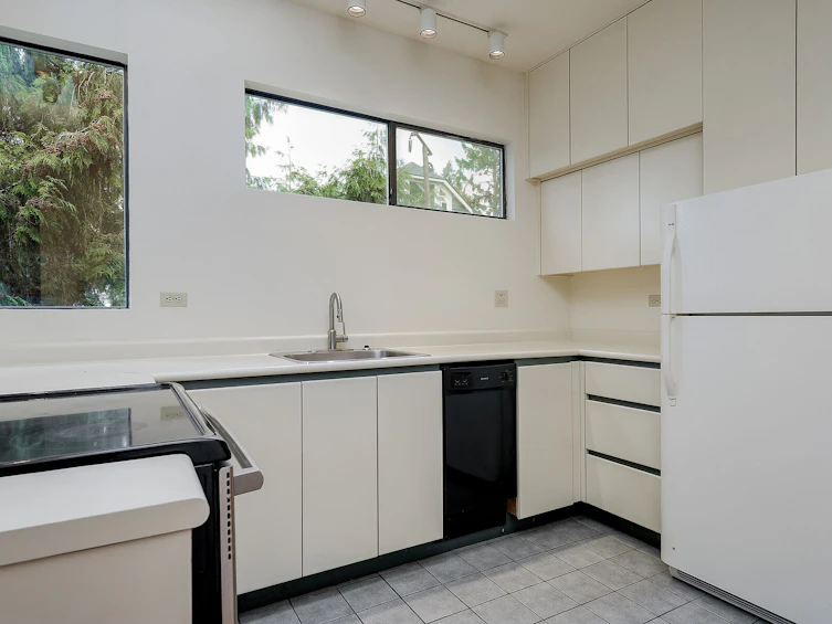 1607 Rebecca Street, Victoria, BC, V8T 3N3 - 14
