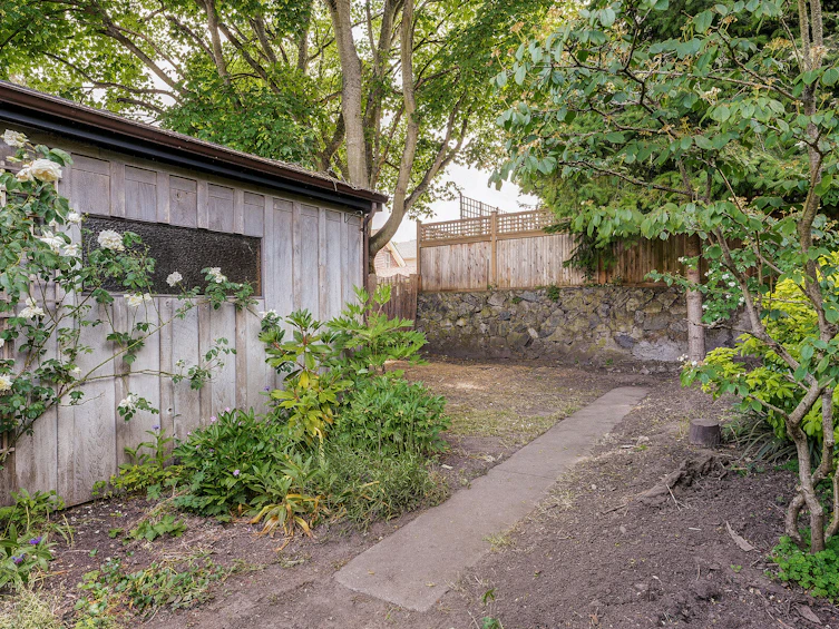1607 Rebecca Street, Victoria, BC, V8T 3N3 - 30