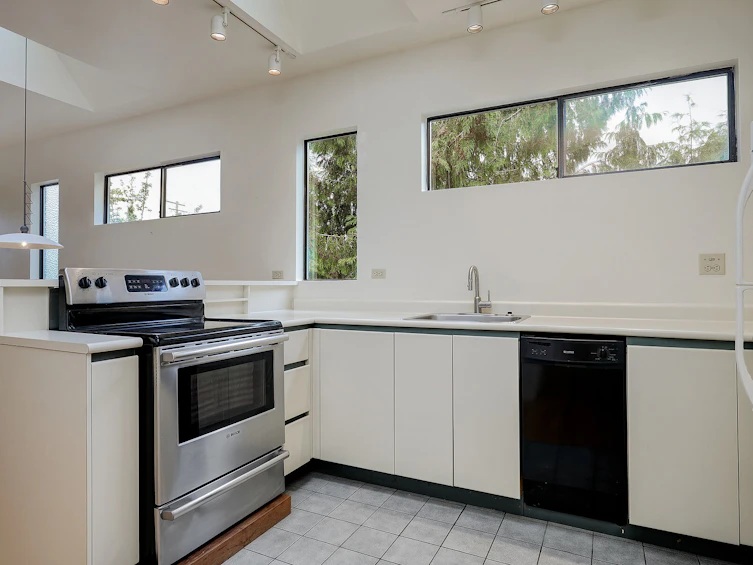 1607 Rebecca Street, Victoria, BC, V8T 3N3 - 15