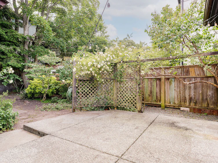 1607 Rebecca Street, Victoria, BC, V8T 3N3 - 27