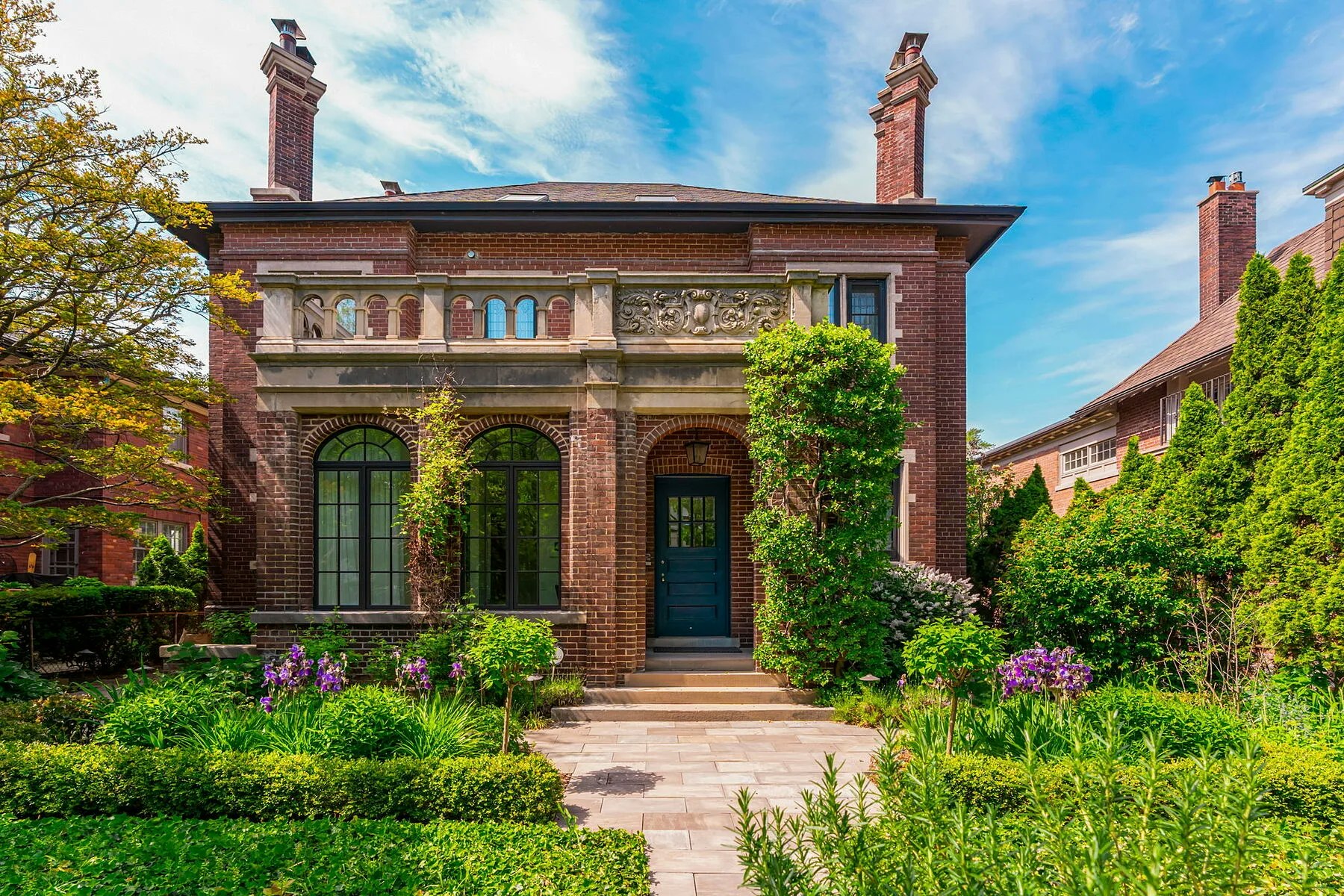 10 Mckenzie Avenue, Toronto, ON, M4W 1J9