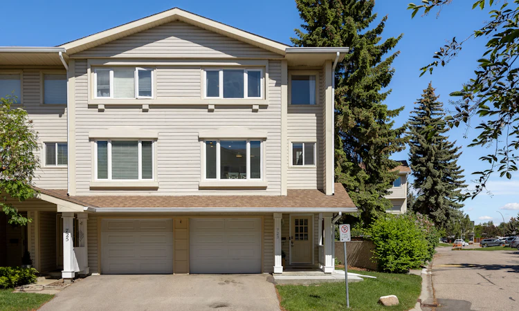 723 Queenston Terrace SE