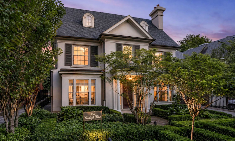 335 Cortleigh Boulevard