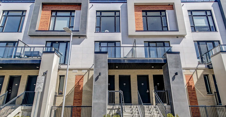 508-9 Steckley House Lane, Richmond Hill, ON, L4S 0N1
