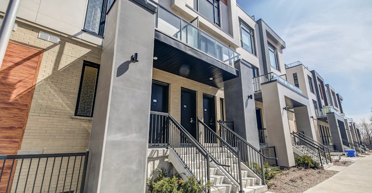 508-9 Steckley House Lane, Richmond Hill, ON, L4S 0N1 - 2