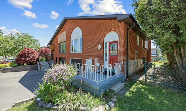 496 Fendalton Street