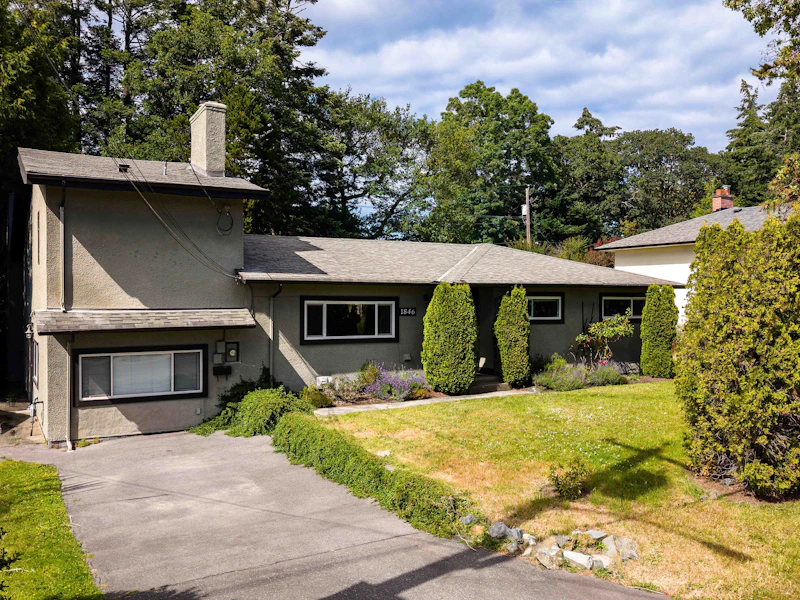 1846 Fairburn Drive, Saanich BC V8N 1P9