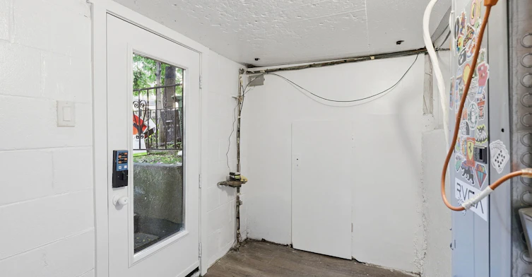 Bsmt-284 Euclid Avenue, Toronto, ON, M6J 2K2 - 3