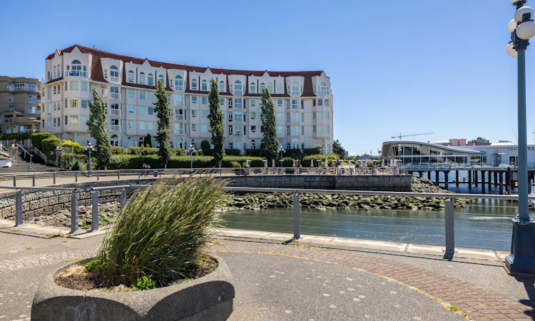 518-10 Paul Kane Place