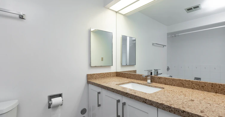 2210-77 Harbour Square, Toronto, ON, M5J 2S2 - 12