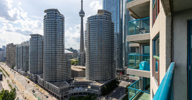 2210-77 Harbour Square, Toronto, ON, M5J 2S2 - 18