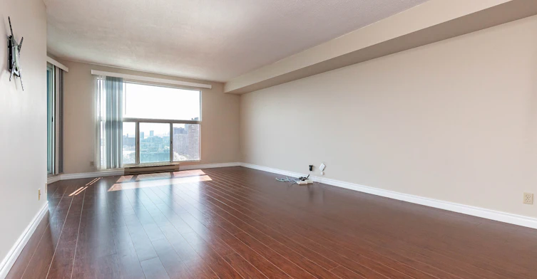 2210-77 Harbour Square, Toronto, ON, M5J 2S2 - 3