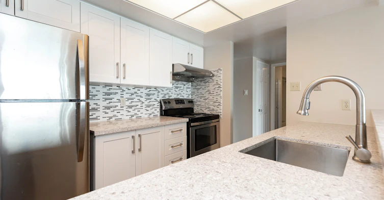 2210-77 Harbour Square, Toronto, ON, M5J 2S2