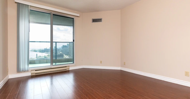 2210-77 Harbour Square, Toronto, ON, M5J 2S2 - 9