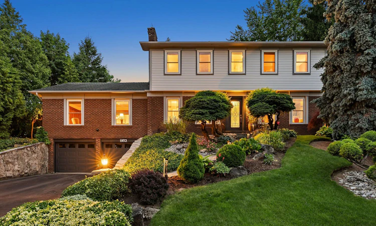 1952 Edenvale Crescent