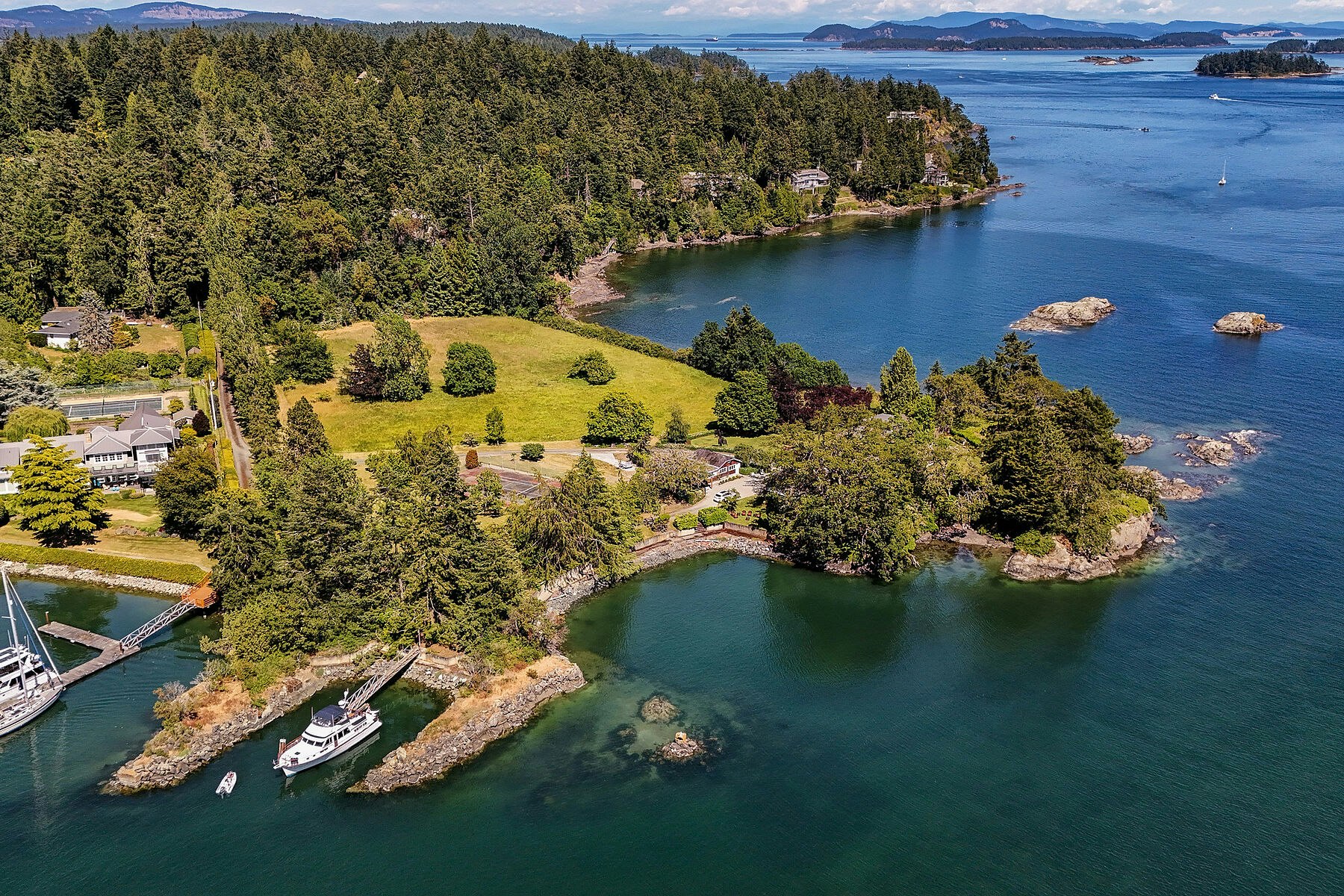 10814 Beach Road, North Saanich, BC, V8L 5H6