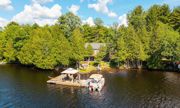 8 Lakeview Crescent