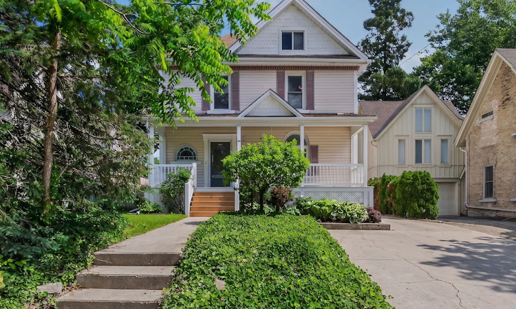128 Douglas Street