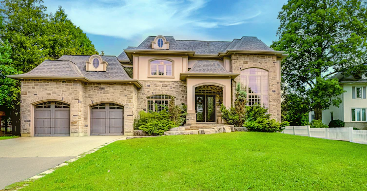 369 Lees Lane, Oakville, ON, L6L 4S4