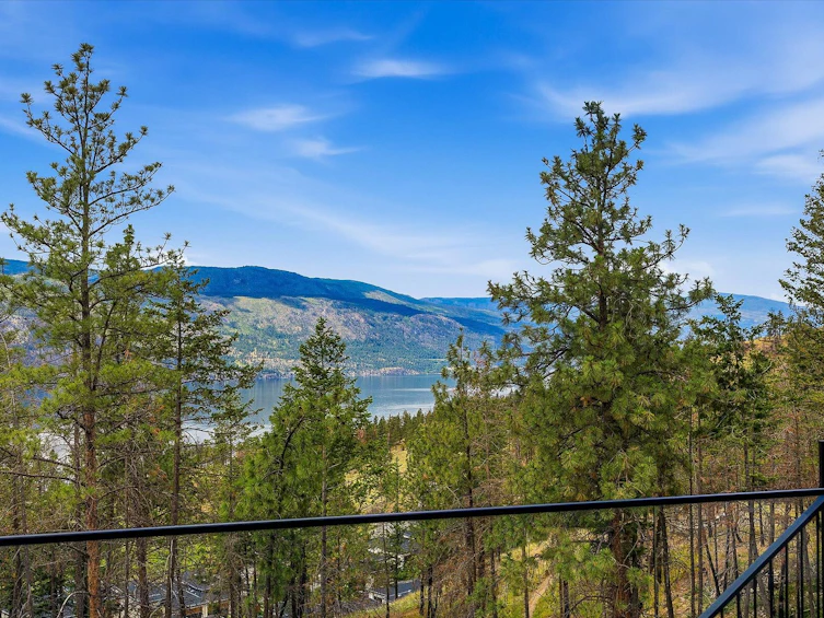 10038 Beacon Hill Drive, Lake Country, BC, V4V 0A9 - 13