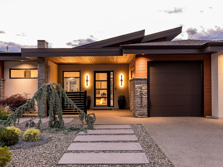 10038 Beacon Hill Drive, Lake Country, BC, V4V 0A9 - 2