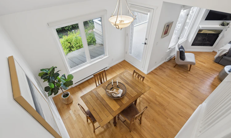 207-1518 Bowser Avenue