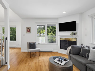 207-1518 Bowser Avenue - 4