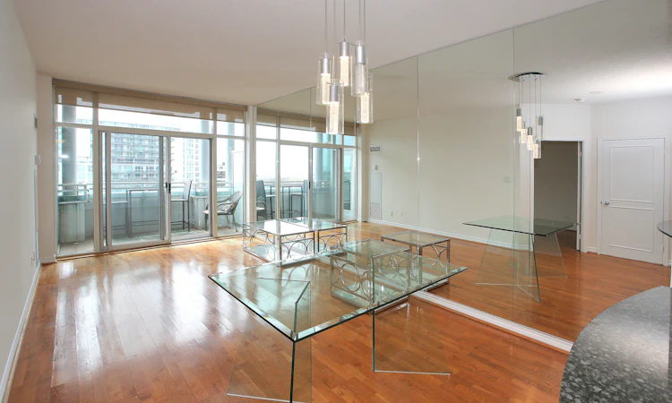 SPH22-600 Queens Quay W